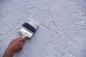 Как покрывать стены используя штукатурку?