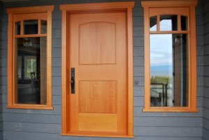Деревянные двери и их ремонт